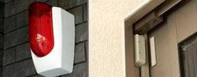 住居に取り付けられたホームセキュリティシステムの写真