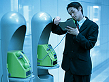 信用できる社員を見極める調査を行っている調査員のイメージ写真